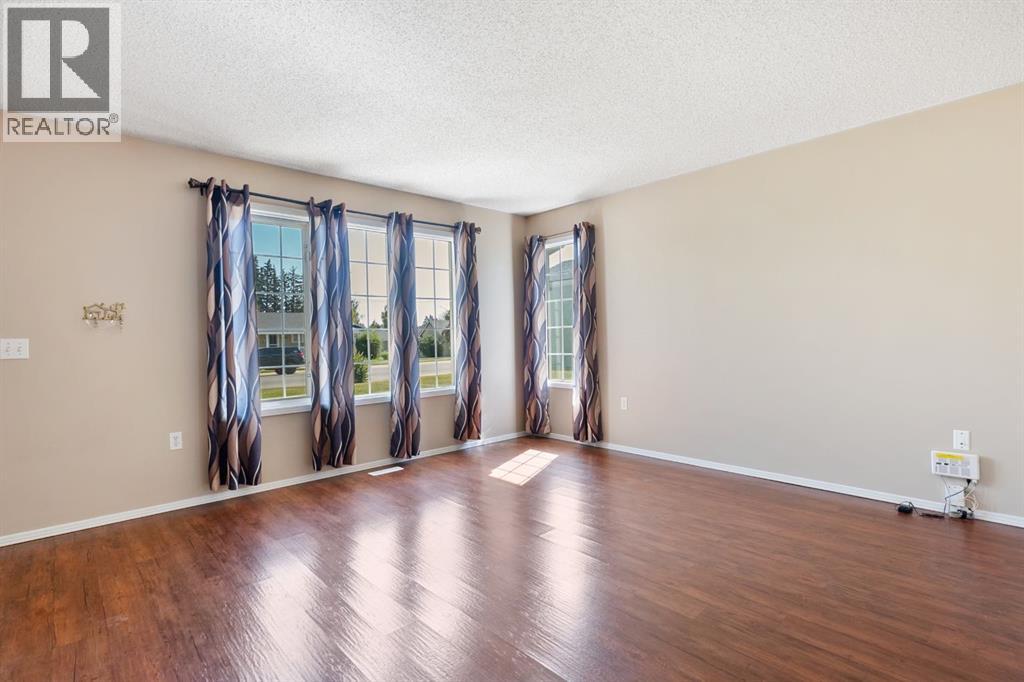 Photo 21 of 1912 16 Street, Didsbury AB