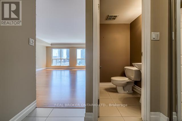 Photo 17 of 1003 25 The Esplanade Street, Toronto ON