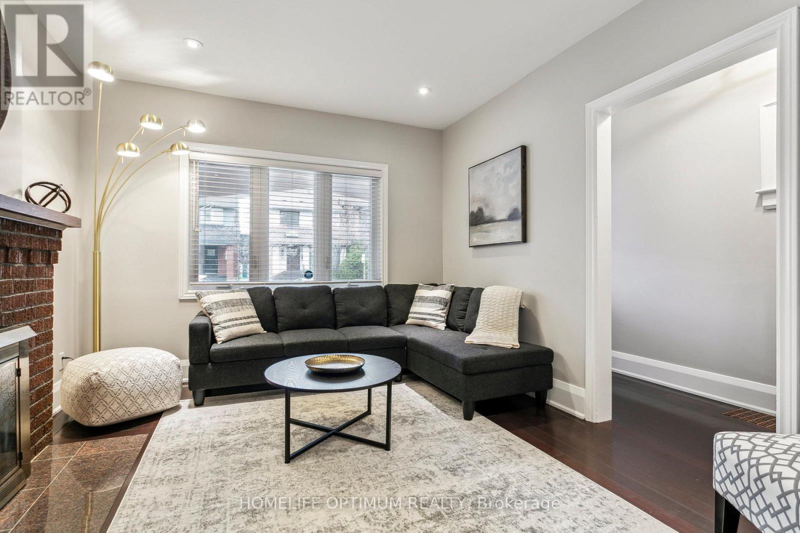 Photo 18 of 52 Hillsdale Avenue W, Toronto ON