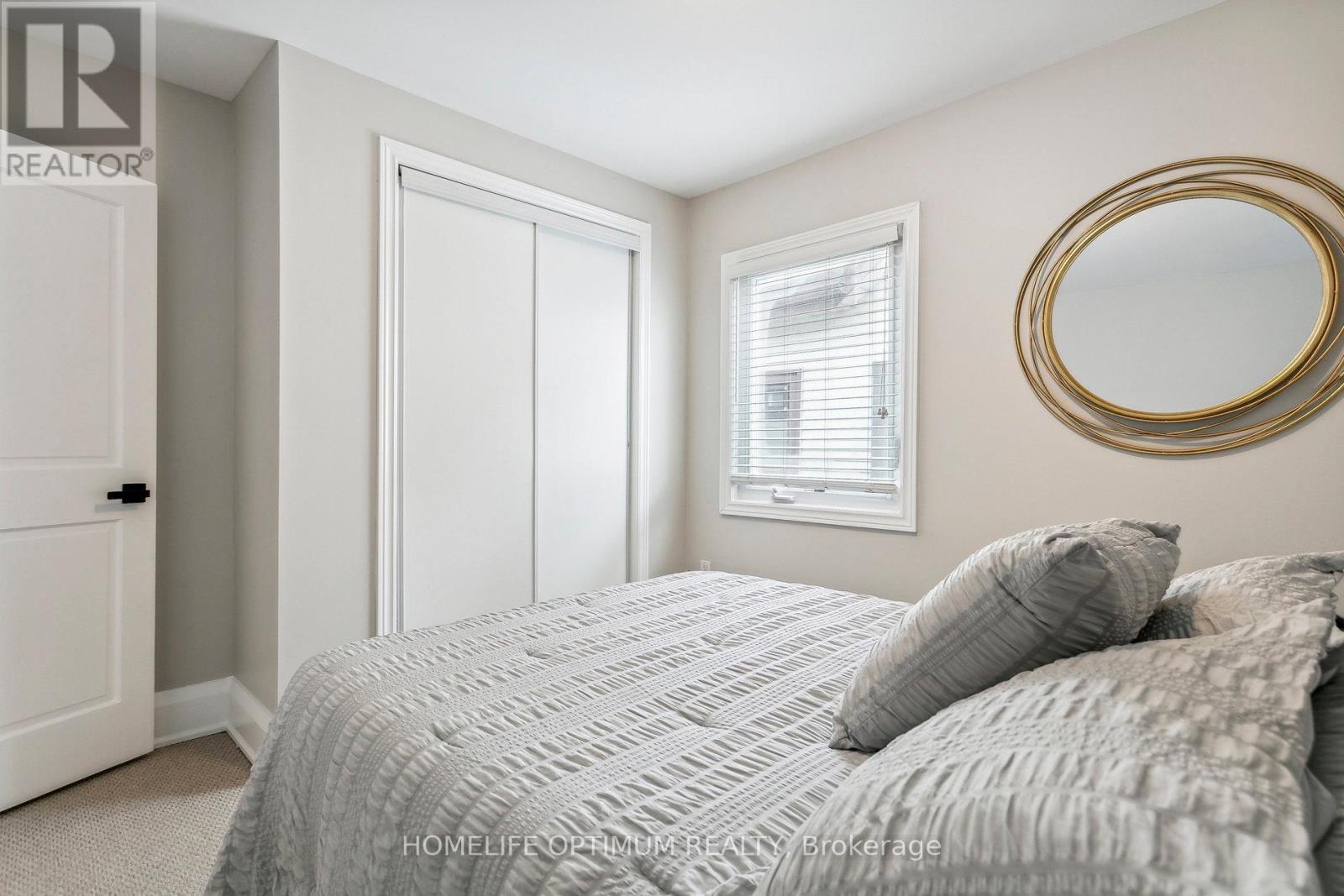 Photo 13 of 52 Hillsdale Avenue W, Toronto ON