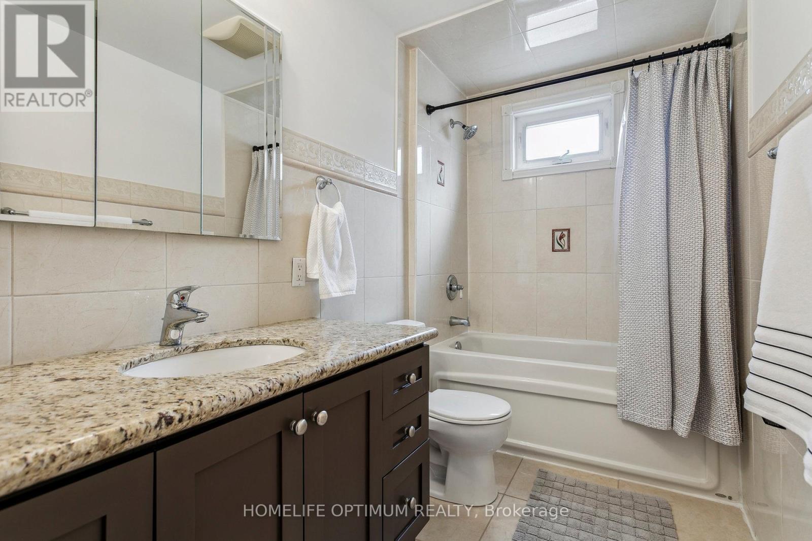 Photo 3 of 52 Hillsdale Avenue W, Toronto ON