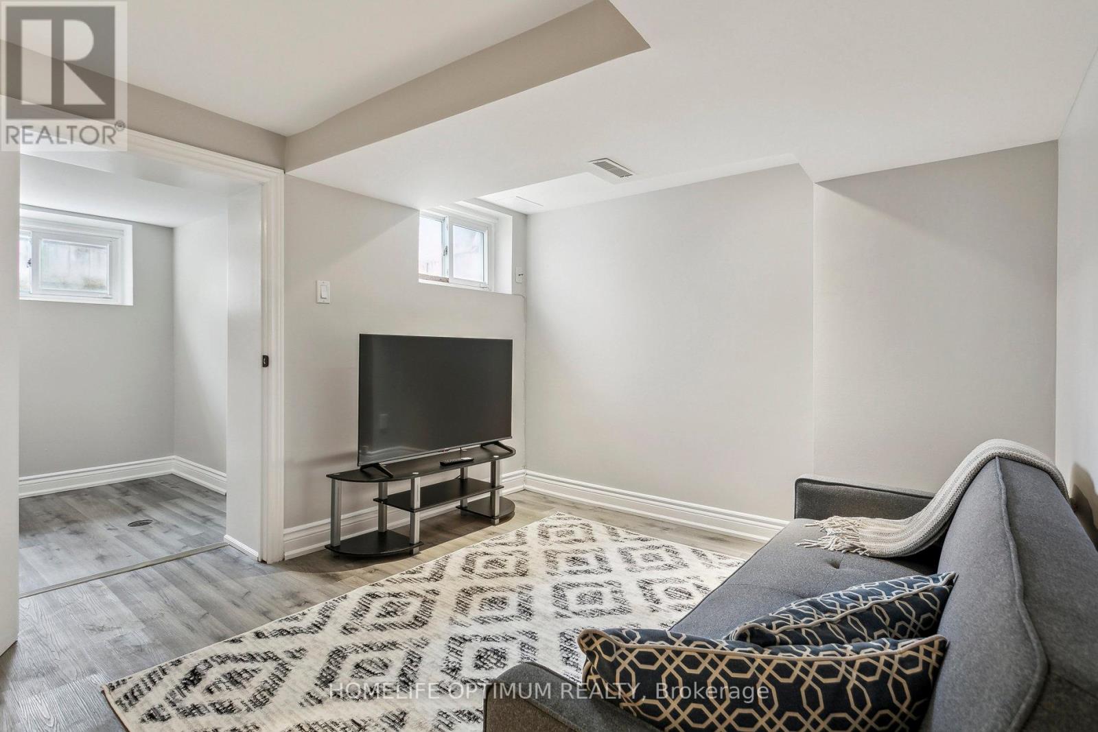Photo 5 of 52 Hillsdale Avenue W, Toronto ON