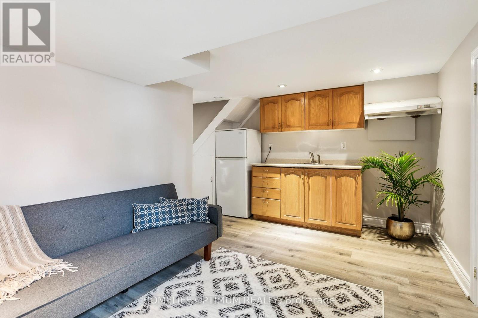 Photo 7 of 52 Hillsdale Avenue W, Toronto ON