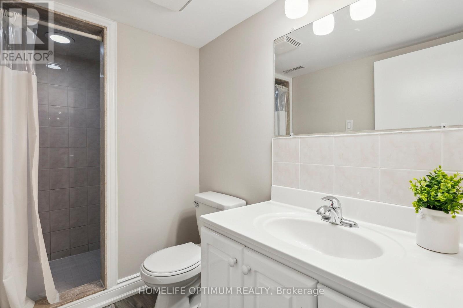Photo 16 of 52 Hillsdale Avenue W, Toronto ON