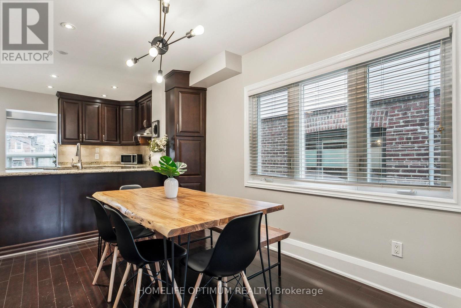 Photo 22 of 52 Hillsdale Avenue W, Toronto ON