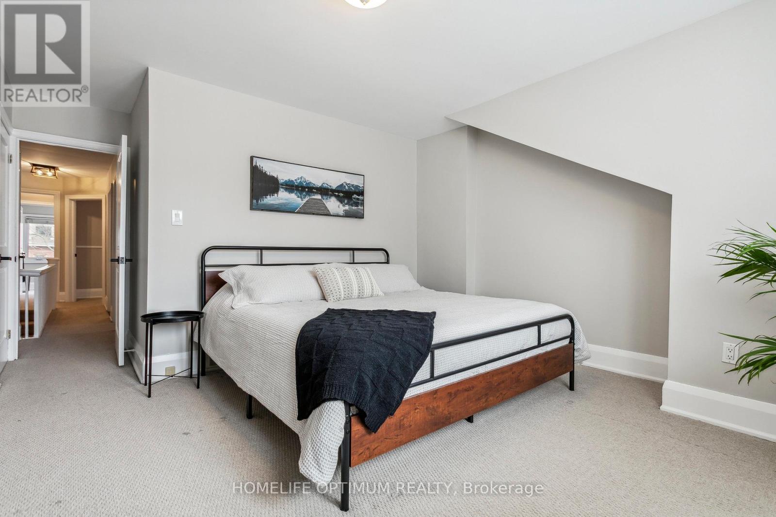 Photo 8 of 52 Hillsdale Avenue W, Toronto ON
