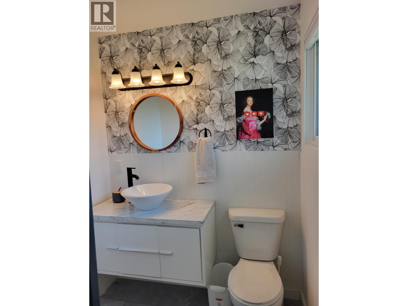 343 W COLUMBIA STREET, Vanderhoof