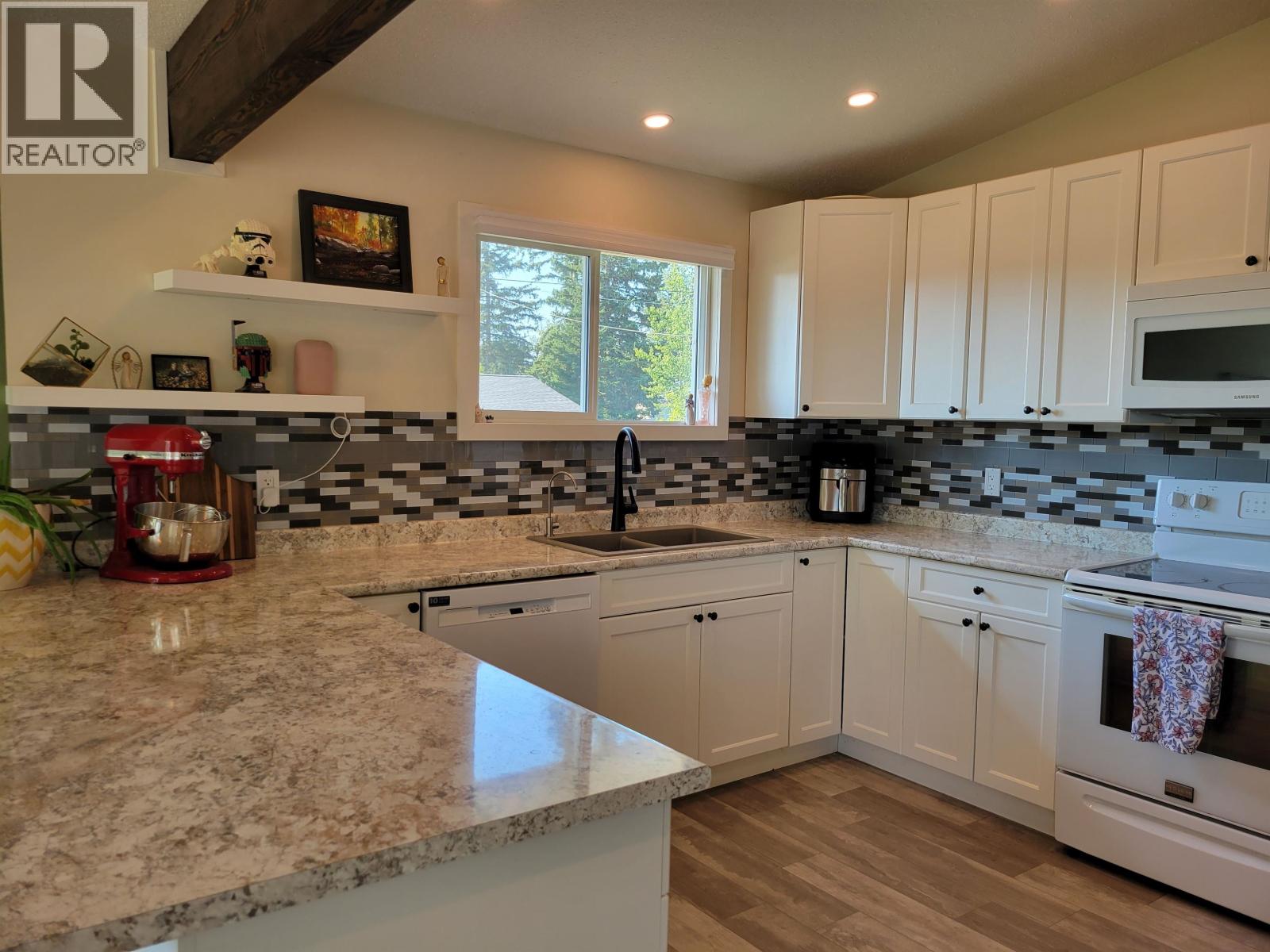 343 W COLUMBIA STREET, Vanderhoof