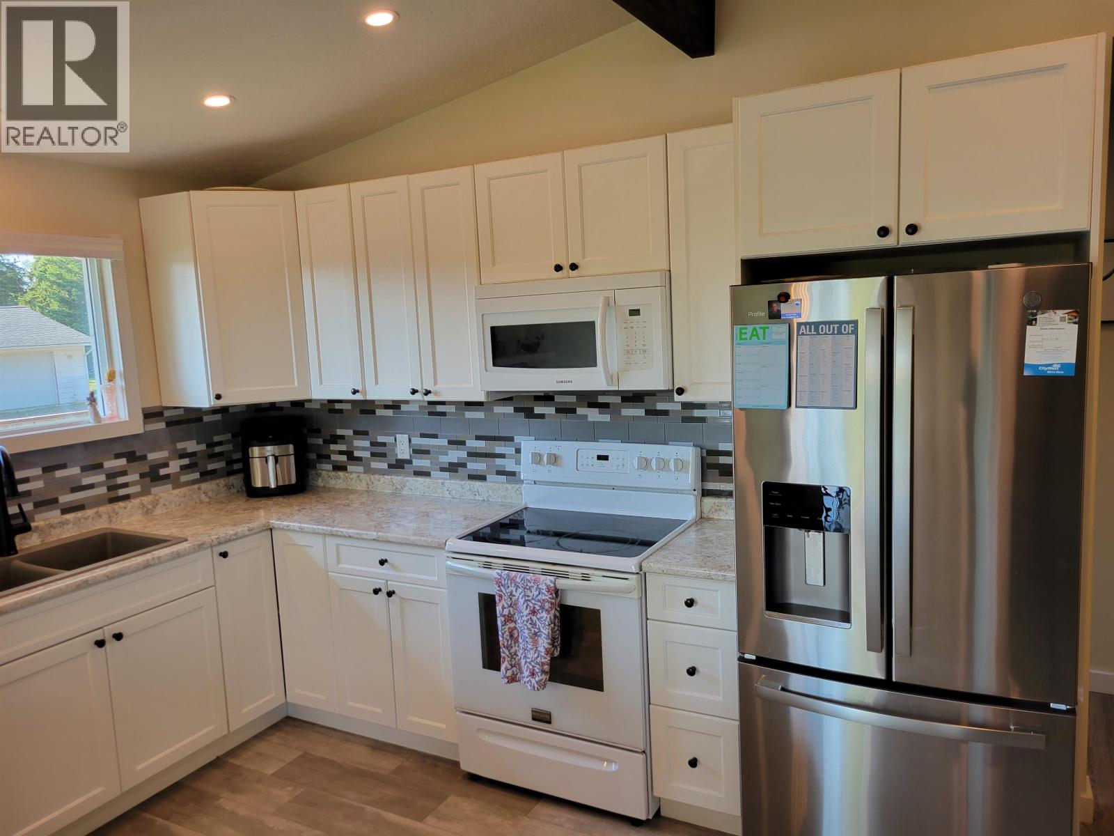 343 W COLUMBIA STREET, Vanderhoof