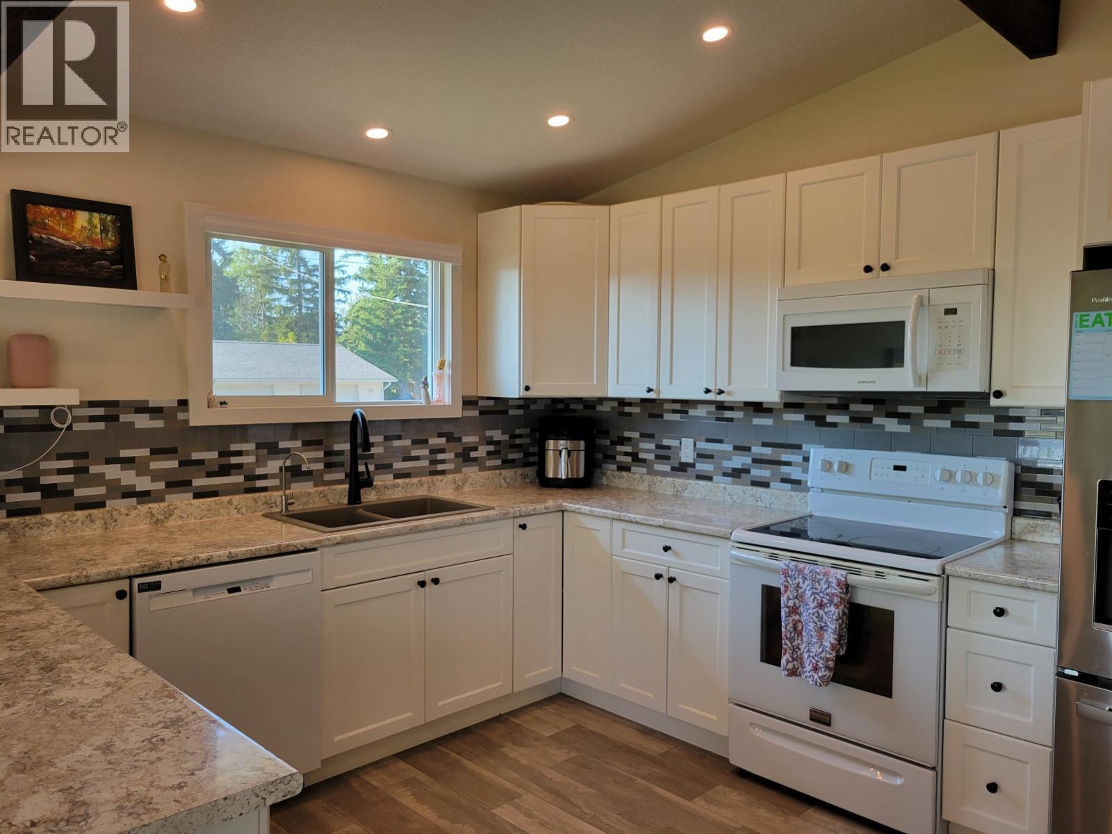 343 W COLUMBIA STREET, Vanderhoof