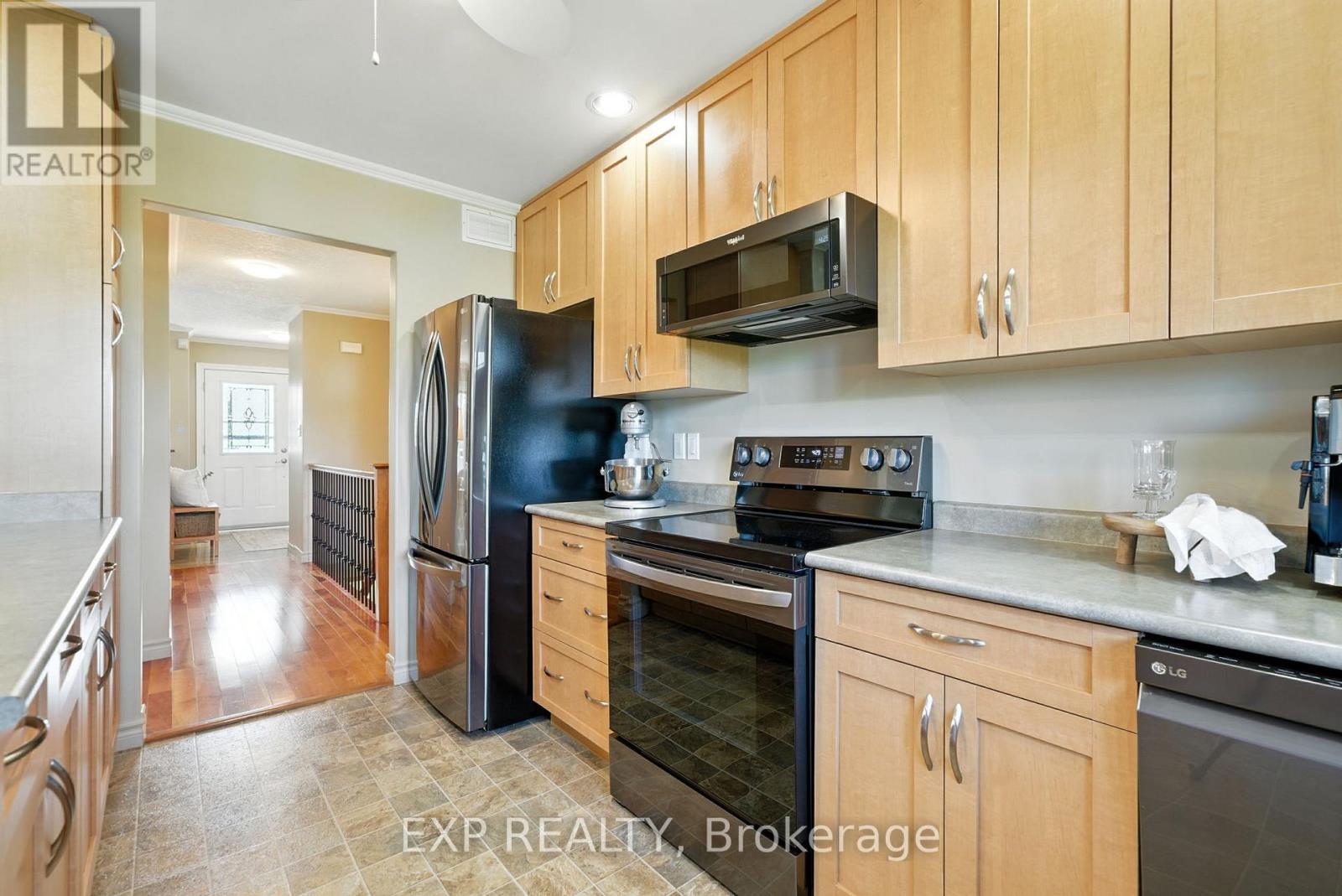Photo 8 of 6 Cove Court, Brighton ON