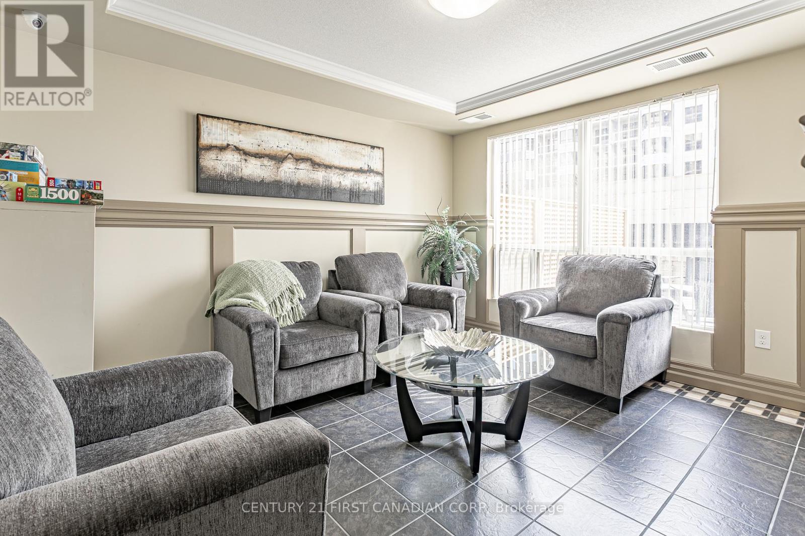 Photo 23 of 312 1030 Coronation Drive, London North ON
