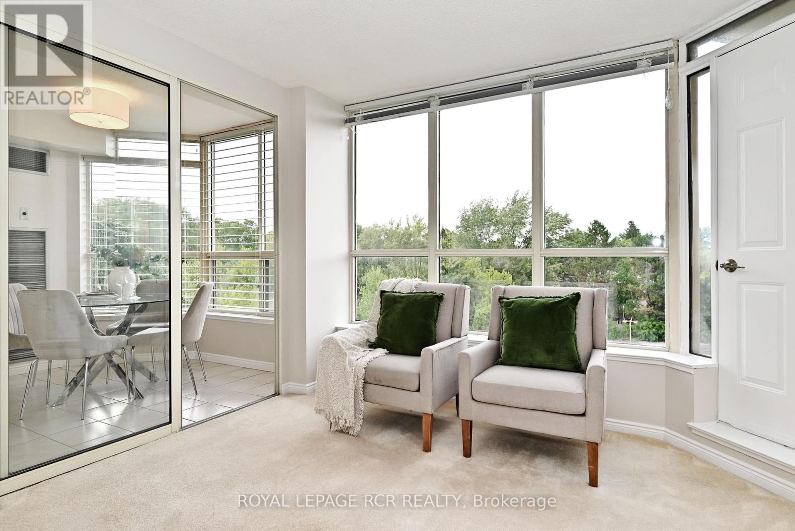 Photo 12 of 311 14924 Yonge Street, Aurora ON
