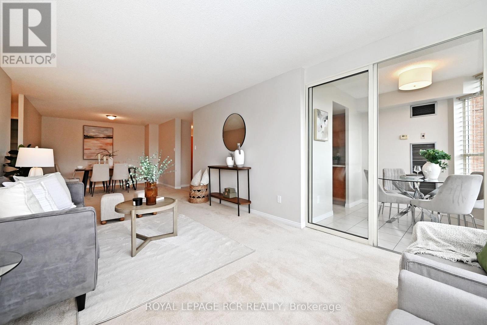 Photo 14 of 311 14924 Yonge Street, Aurora ON