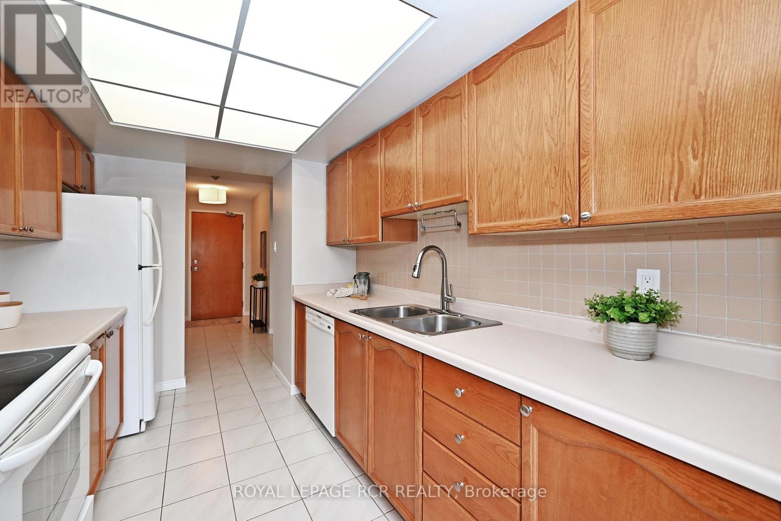 Photo 21 of 311 14924 Yonge Street, Aurora ON