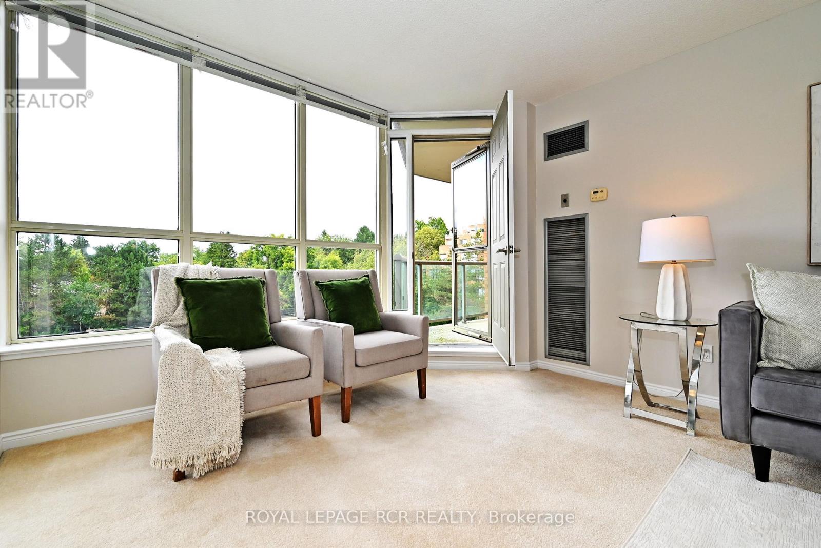 Photo 19 of 311 14924 Yonge Street, Aurora ON