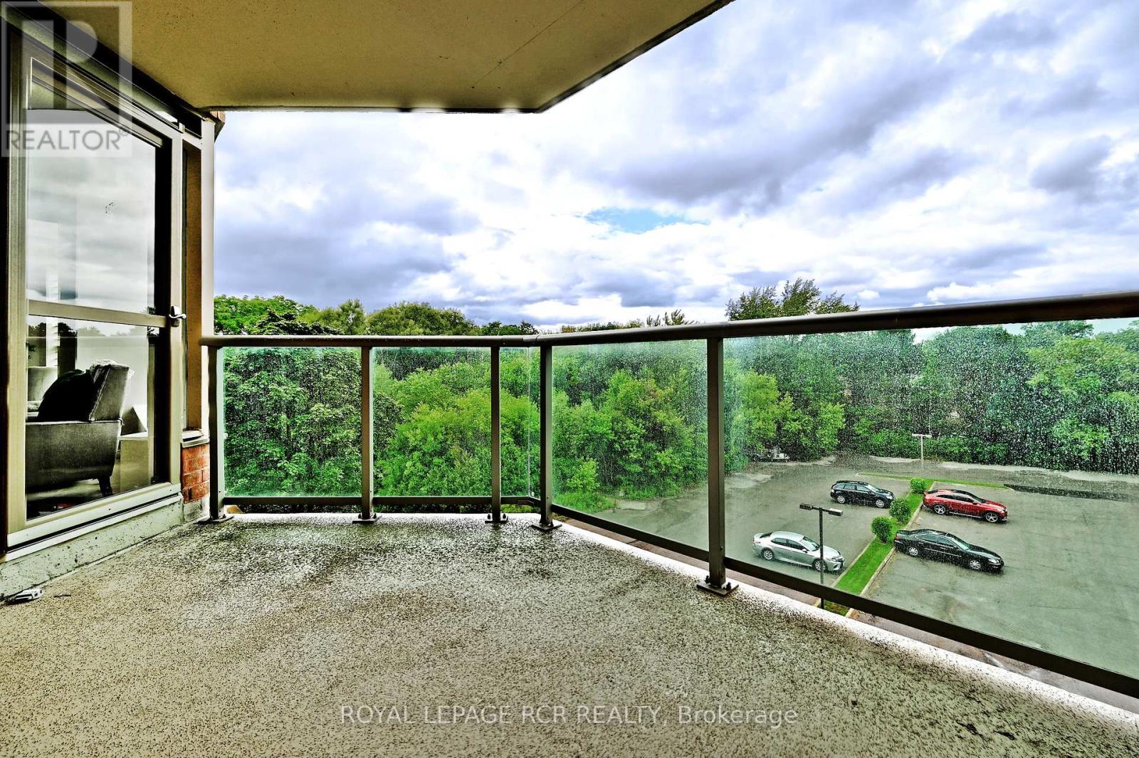 Photo 4 of 311 14924 Yonge Street, Aurora ON