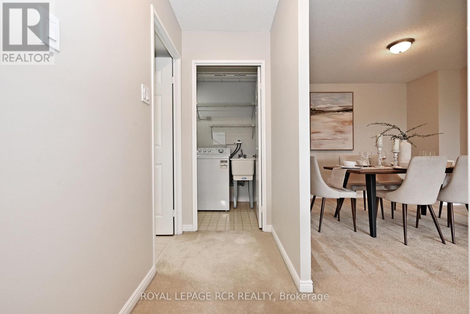 Photo 5 of 311 14924 Yonge Street, Aurora ON