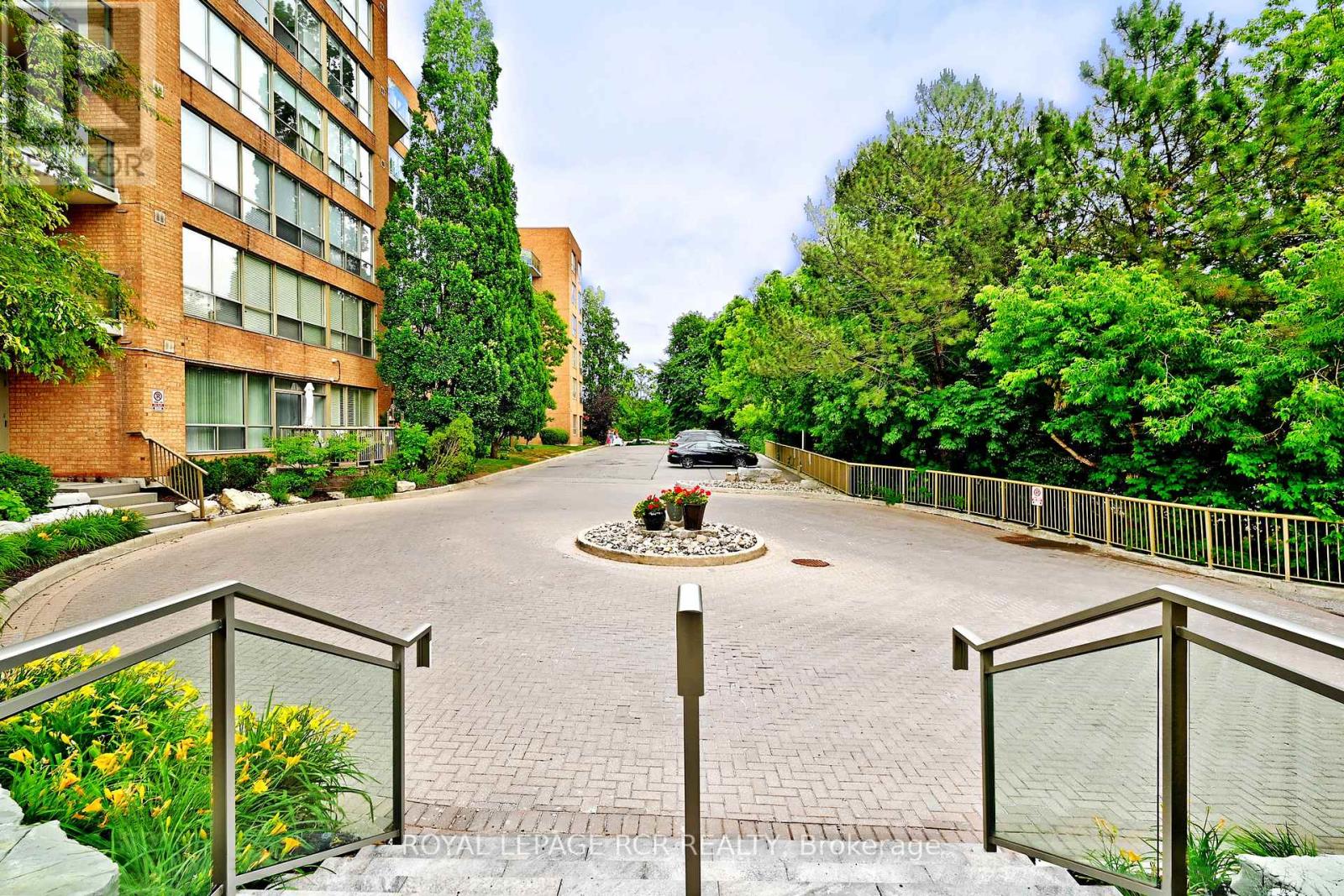 Photo 16 of 311 14924 Yonge Street, Aurora ON