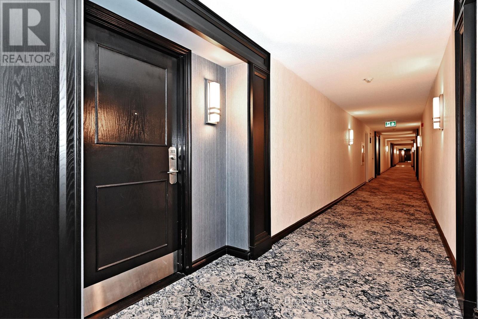 Photo 9 of 311 14924 Yonge Street, Aurora ON