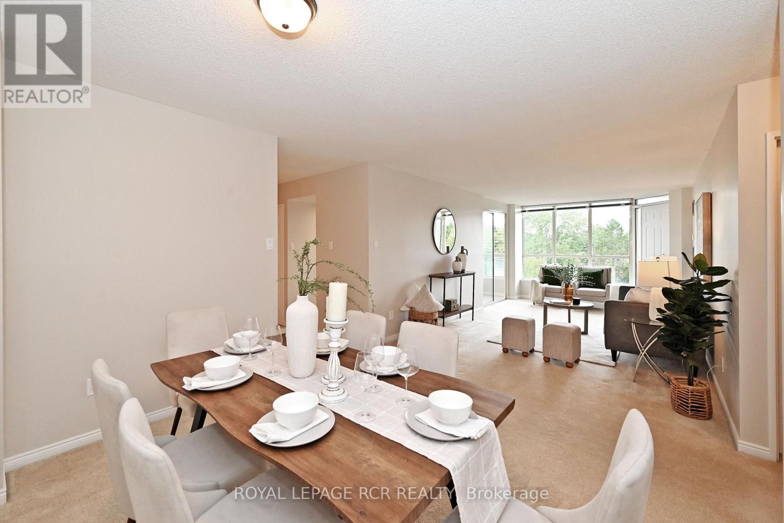 Photo 13 of 311 14924 Yonge Street, Aurora ON