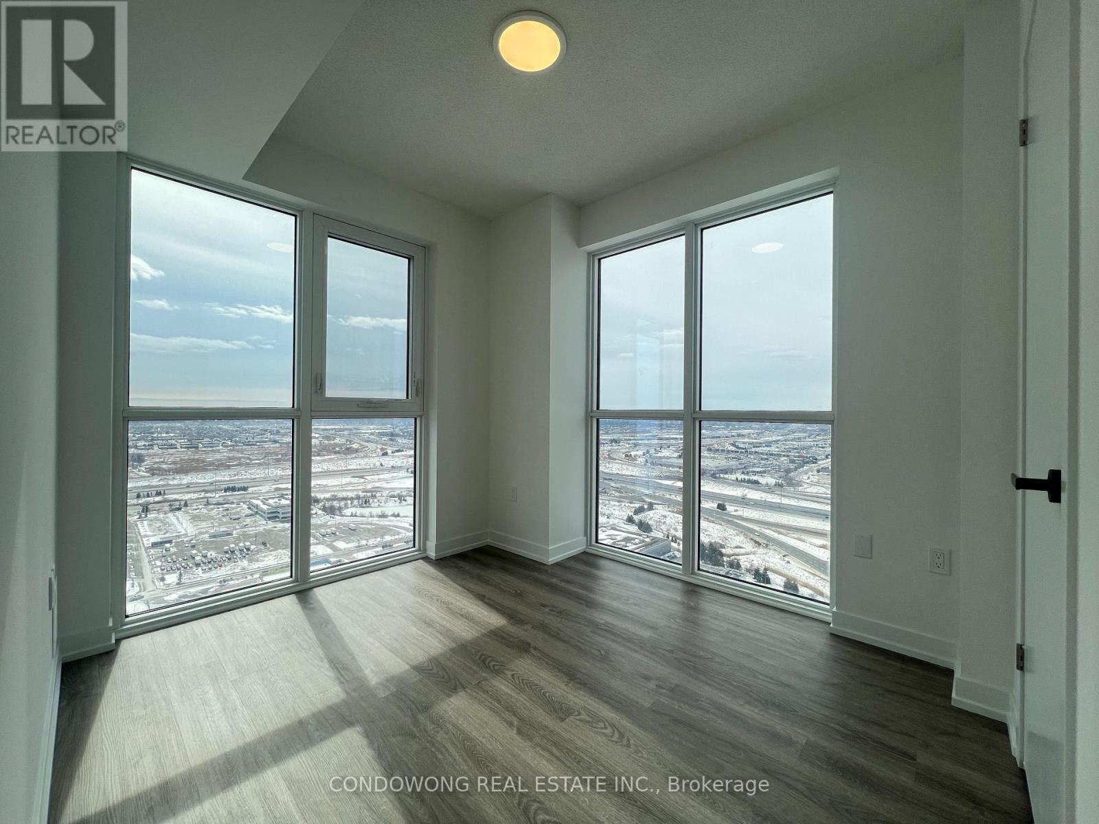 Photo 14 of 4006 195 Commerce Street, Vaughan ON