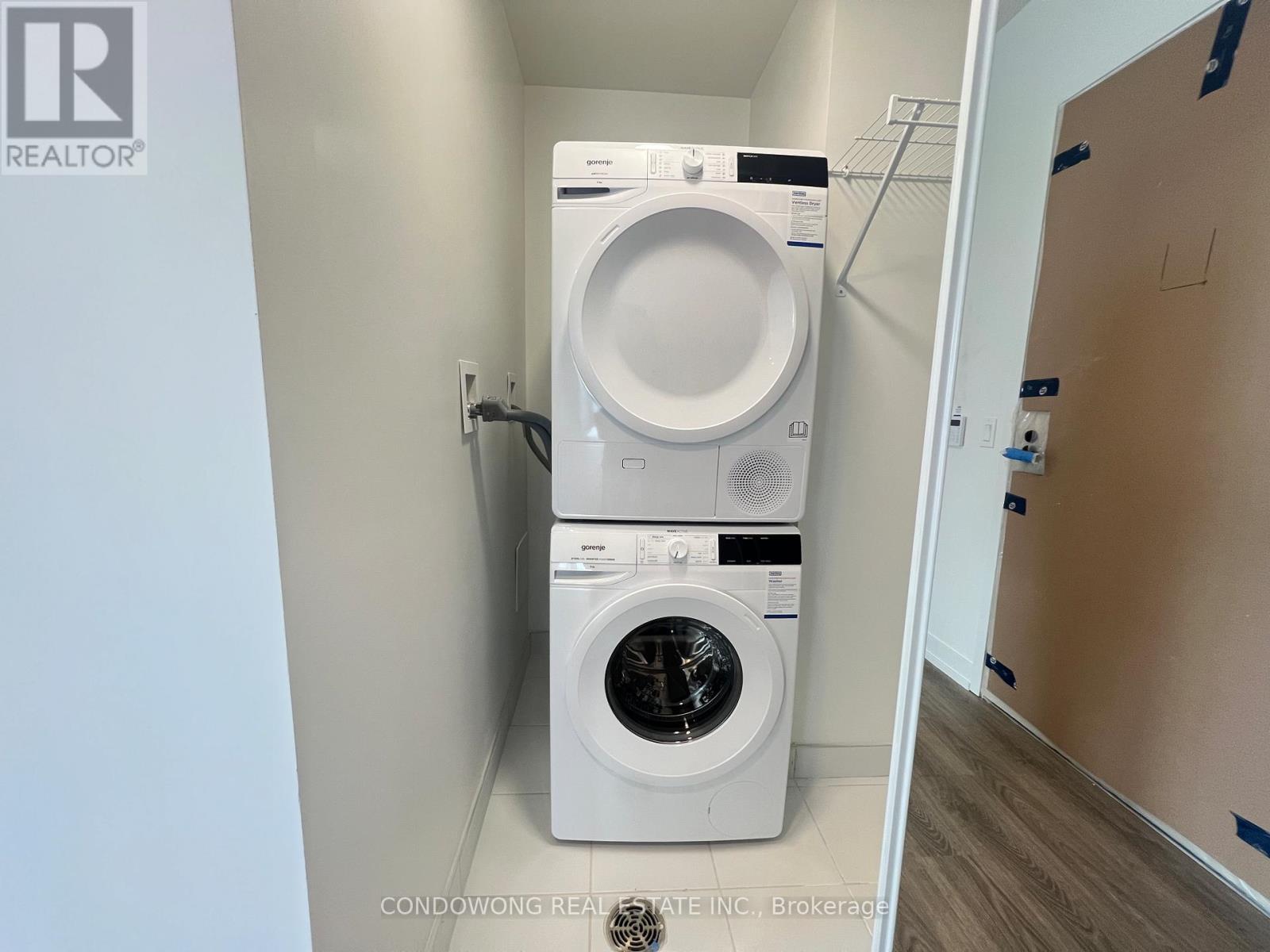 Photo 6 of 4006 195 Commerce Street, Vaughan ON