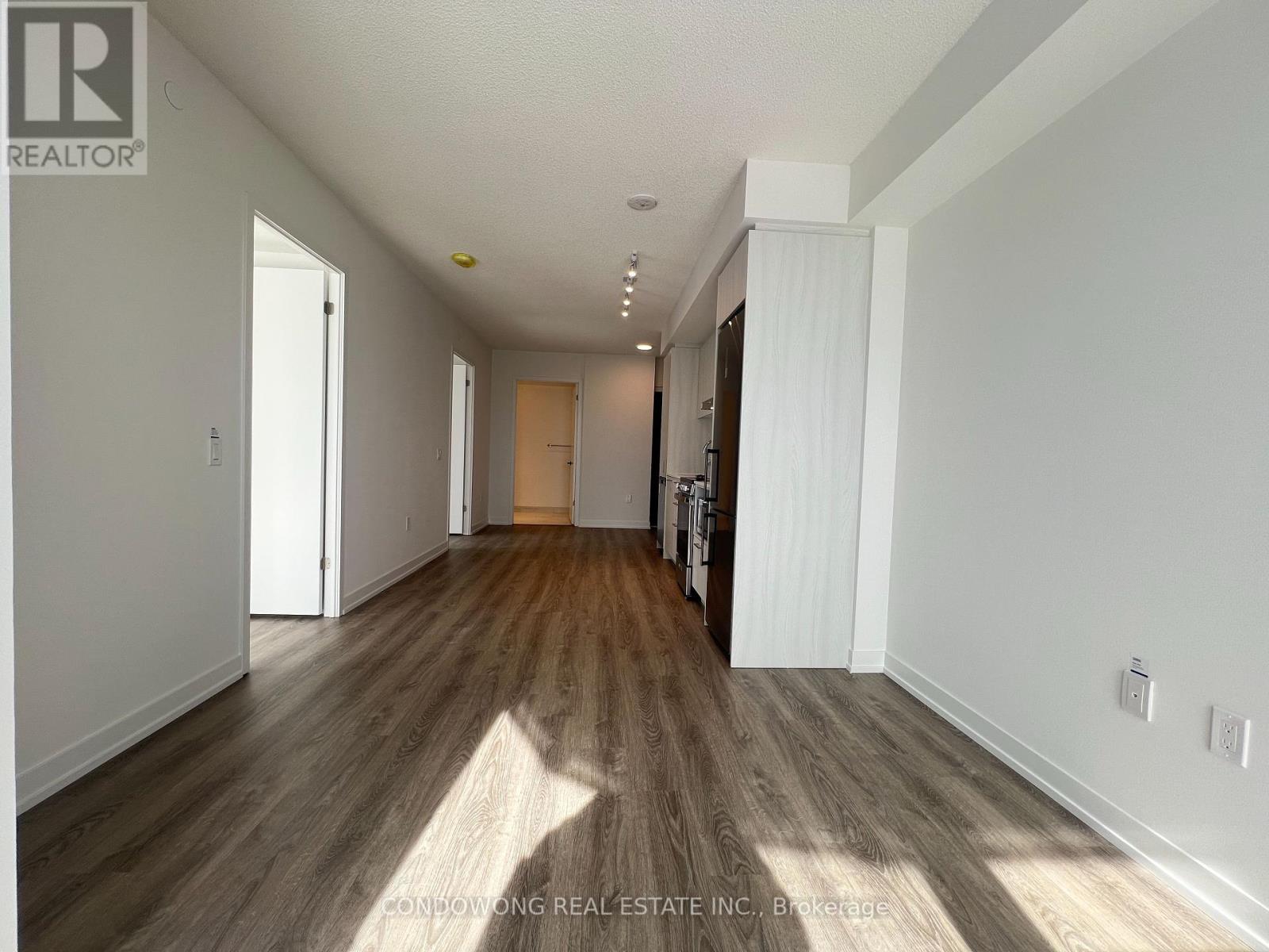 Photo 3 of 4006 195 Commerce Street, Vaughan ON