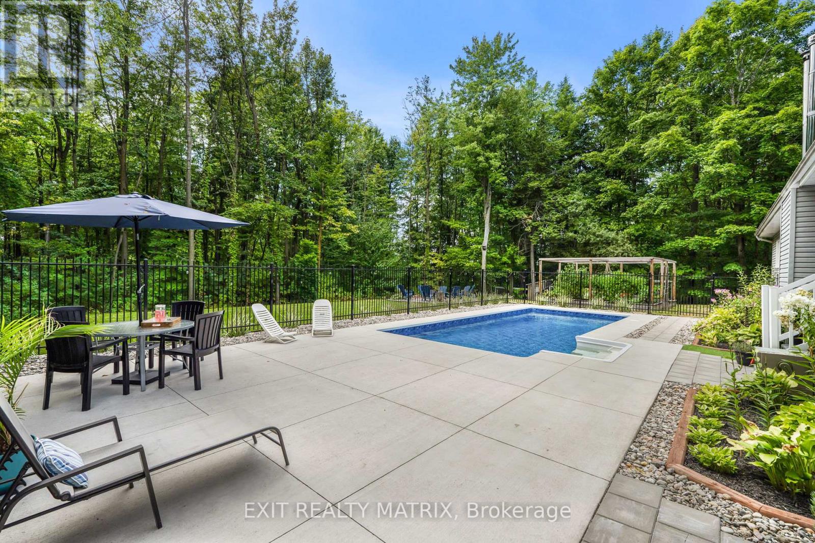 Photo 23 of 1736 Groves Road, Russell ON