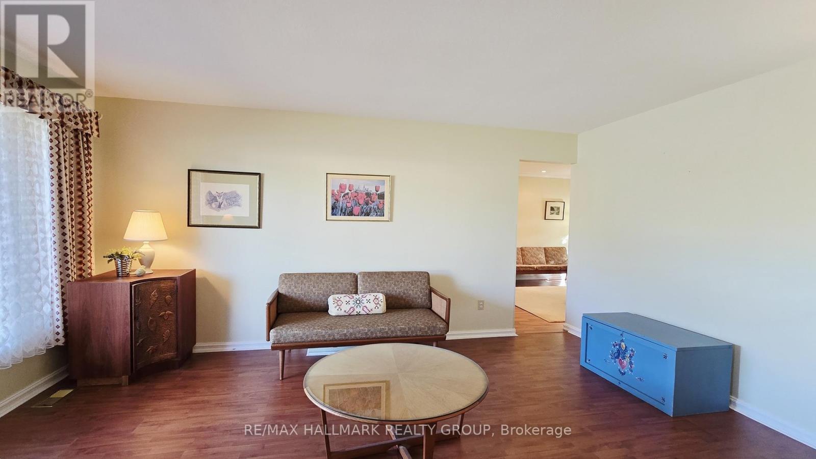 Lving Room with laminate flooring