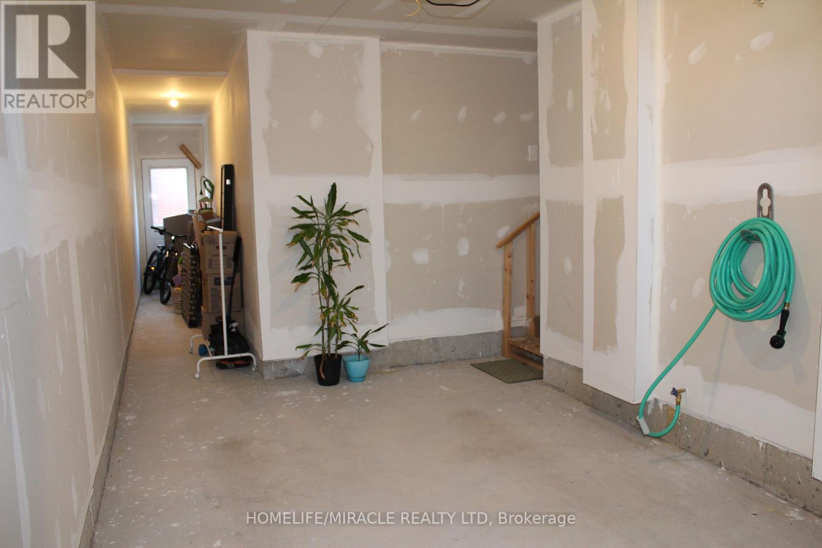 Photo 9 of 1108 Cameo Street, Pickering ON