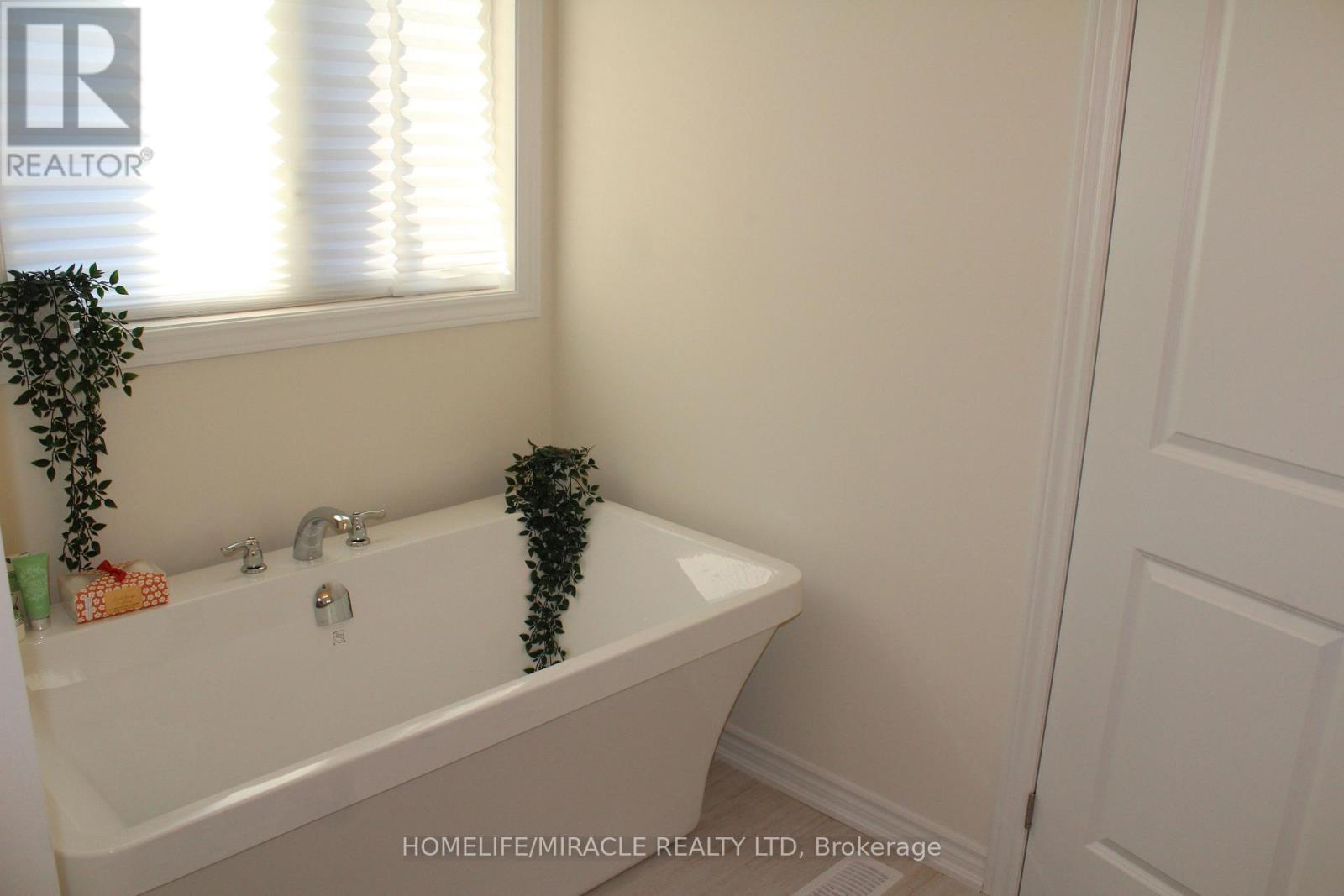 Photo 11 of 1108 Cameo Street, Pickering ON