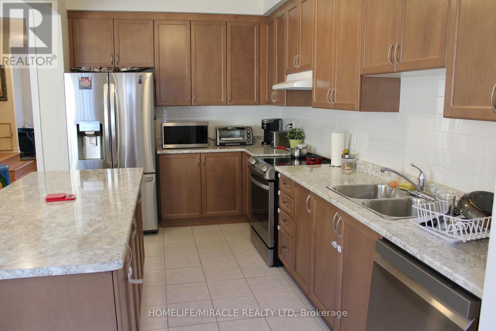 Photo 4 of 1108 Cameo Street, Pickering ON