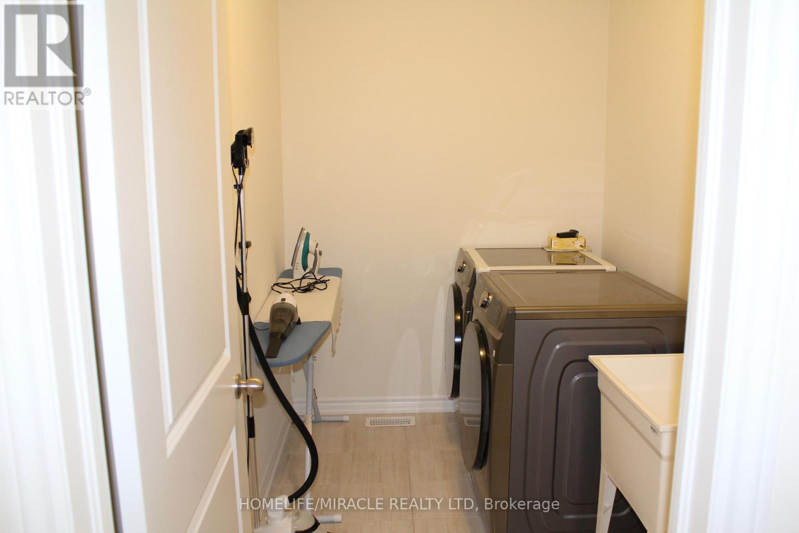 Photo 6 of 1108 Cameo Street, Pickering ON