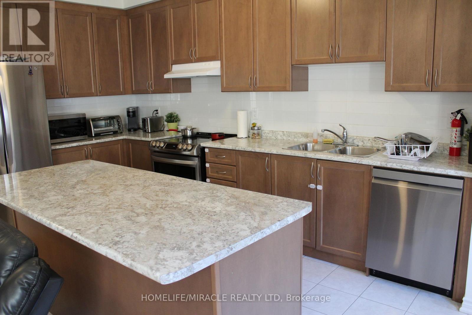 Photo 25 of 1108 Cameo Street, Pickering ON