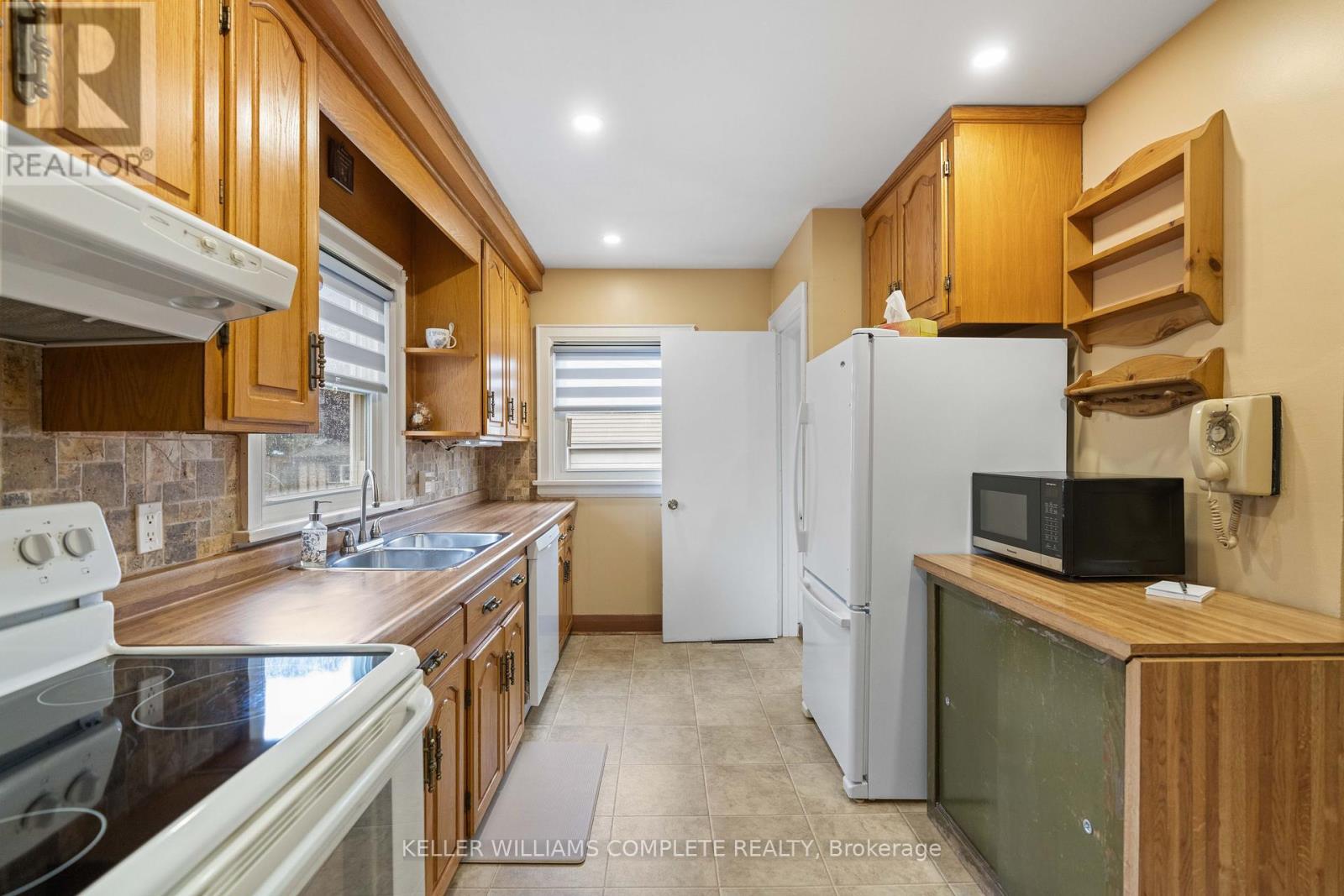 Photo 2 of 109 Highland Avenue, Port Colborne ON