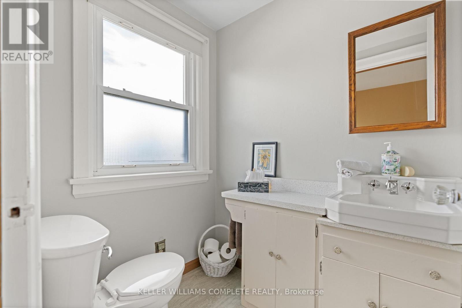 Photo 7 of 109 Highland Avenue, Port Colborne ON
