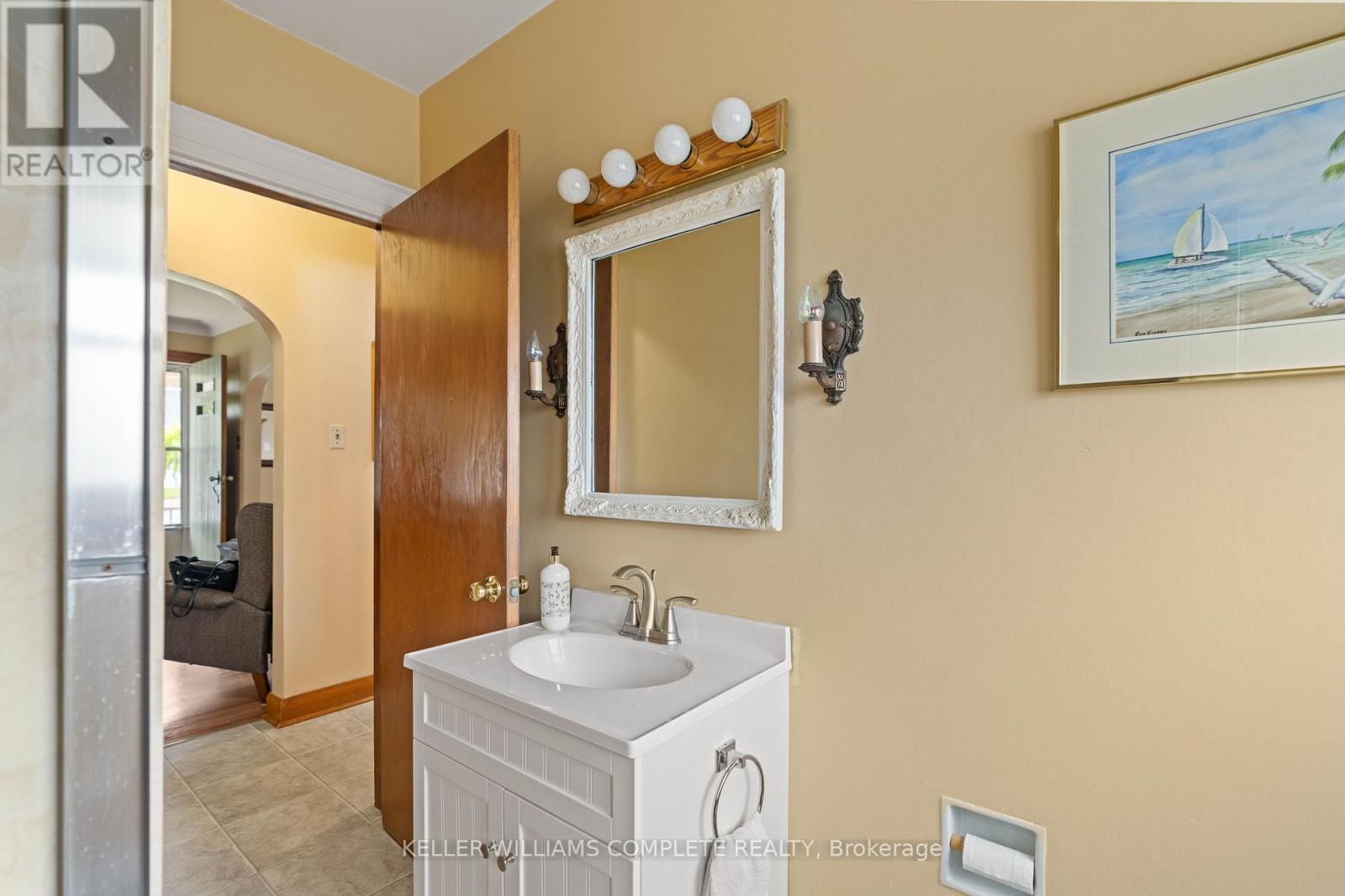 Photo 3 of 109 Highland Avenue, Port Colborne ON
