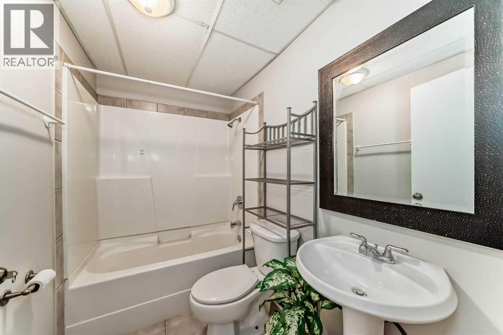 Photo 1 of 1019 Canfield Crescent Sw, Calgary AB