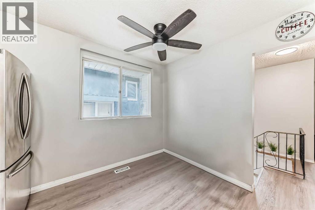 Photo 2 of 1019 Canfield Crescent Sw, Calgary AB