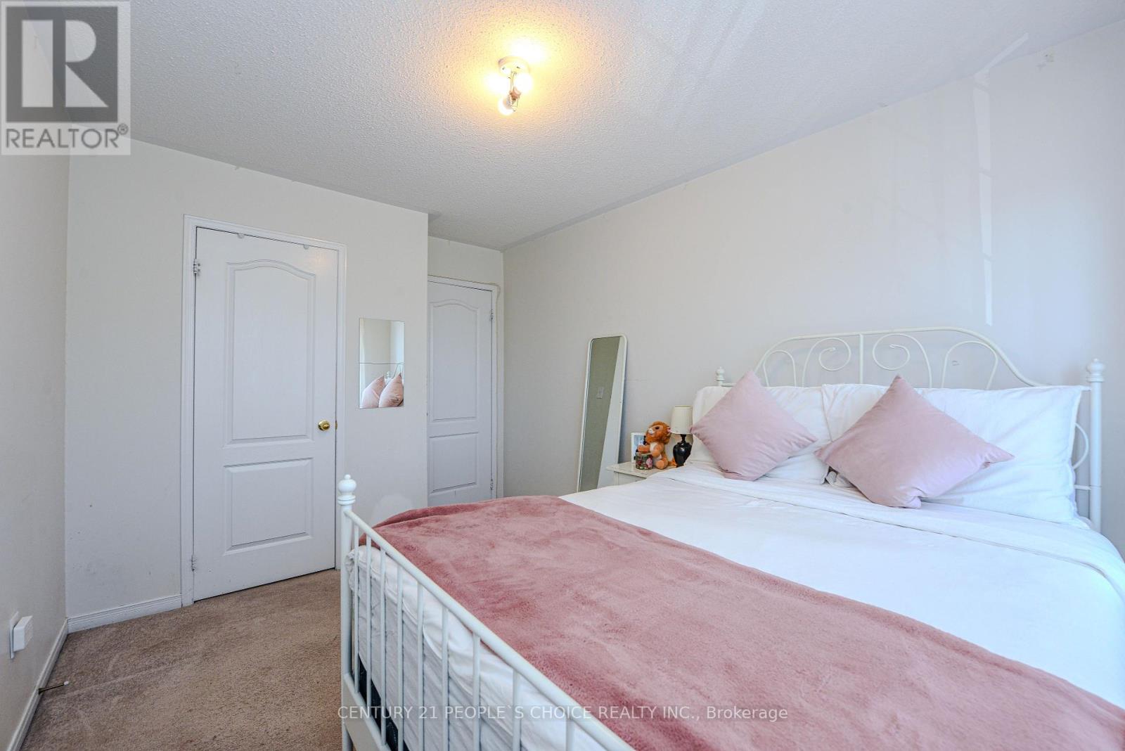 Photo 12 of 2043 Fiddlers Way, Oakville ON