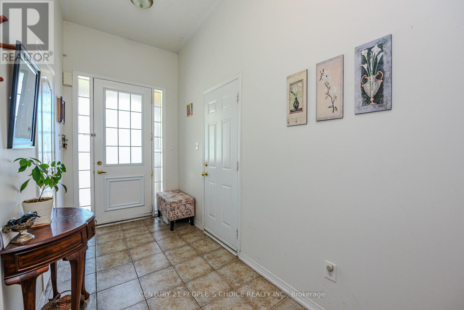 Photo 3 of 2043 Fiddlers Way, Oakville ON
