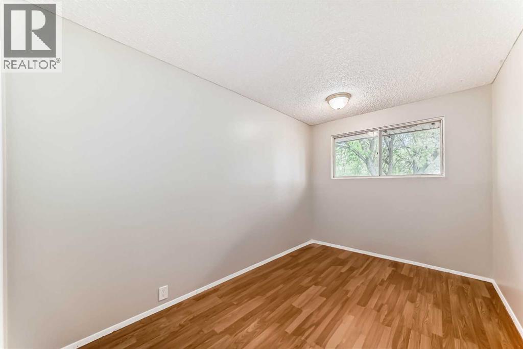 Photo 13 of 1019 Canfield Crescent Sw, Calgary AB