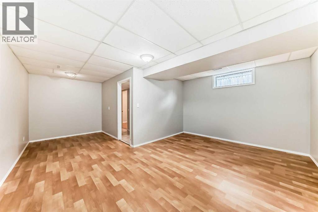 Photo 6 of 1019 Canfield Crescent Sw, Calgary AB
