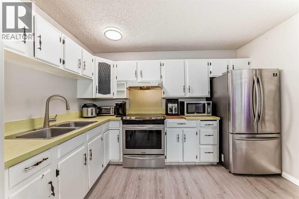 Photo 17 of 1019 Canfield Crescent Sw, Calgary AB