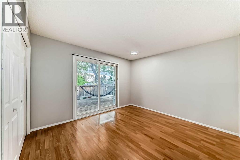 Photo 12 of 1019 Canfield Crescent Sw, Calgary AB