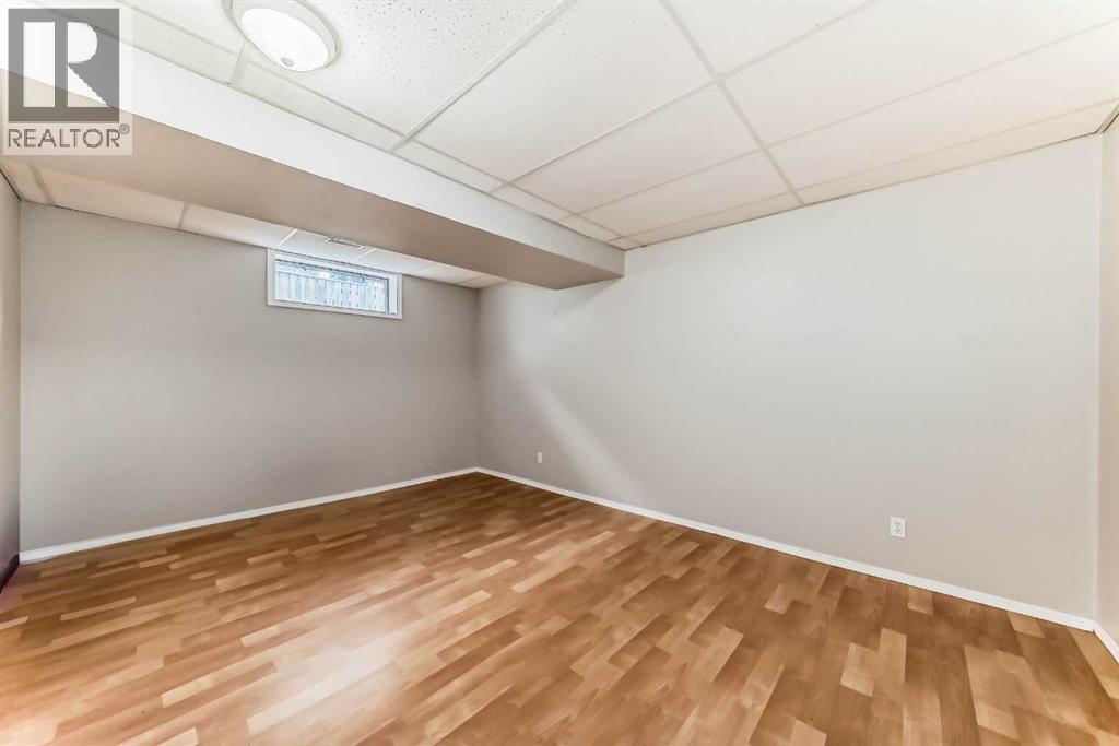 Photo 8 of 1019 Canfield Crescent Sw, Calgary AB