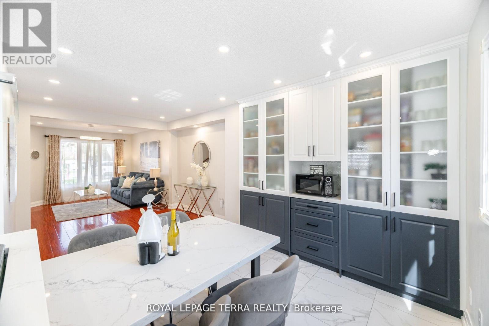 Photo 13 of 3407 Nighthawk Trail, Mississauga ON
