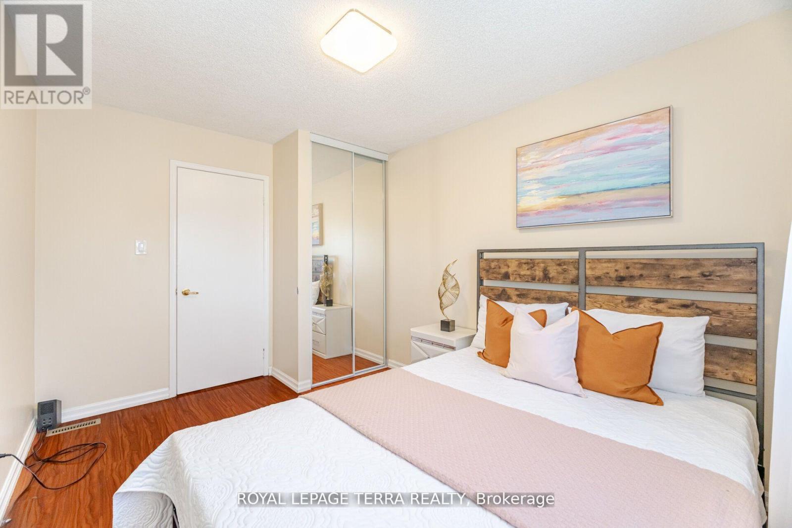 Photo 25 of 3407 Nighthawk Trail, Mississauga ON