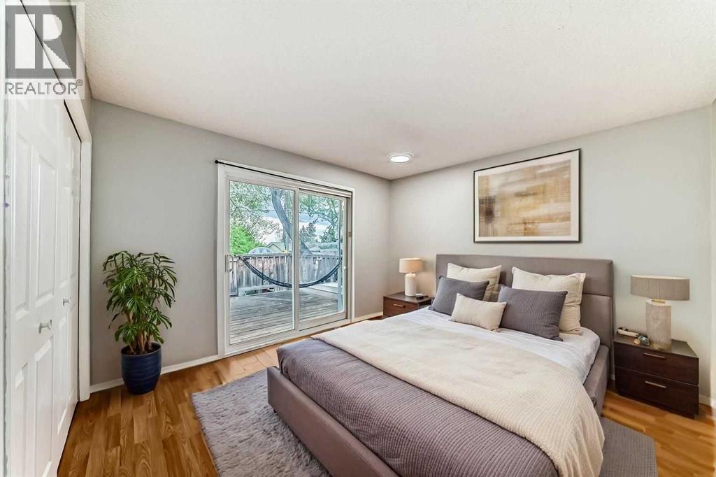 Photo 5 of 1019 Canfield Crescent Sw, Calgary AB